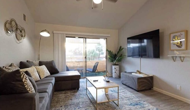Cozy 3-bedroom condo in fantastic Scottsdale with WiFi, Fitness Room & Pool