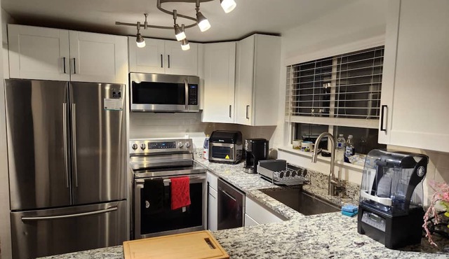 Quiet 1 bedroom 1 bathroom in University Place