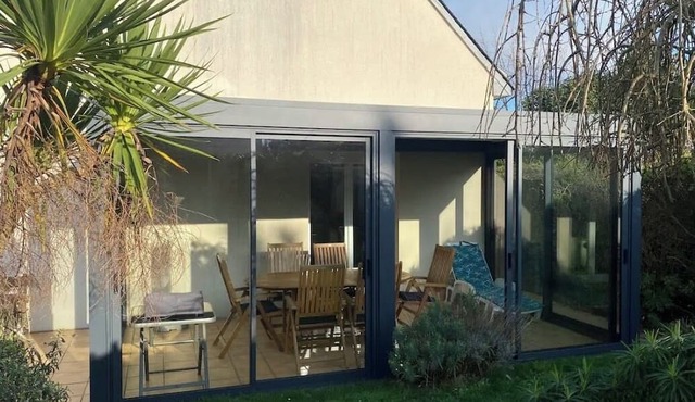 Detached house on fenced plot in Pleherel -plage