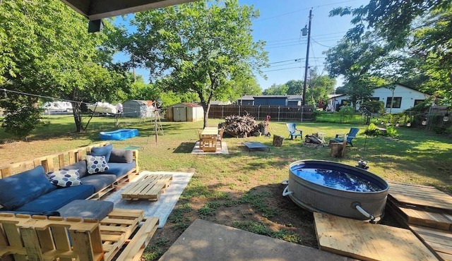 LOCATION LOCATION LOCATION! Austin home w/ Pool, FULLGYM, IceBath & PaddleBoards