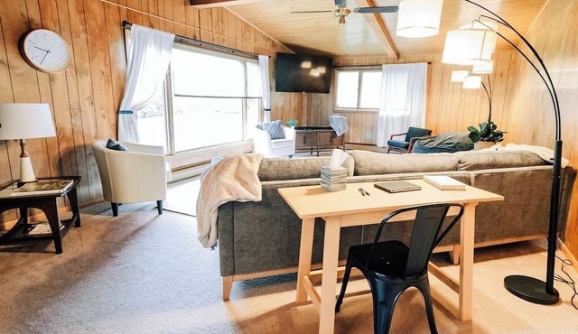 Canyon Creek Lodge | Riverfront, Pool + Grill