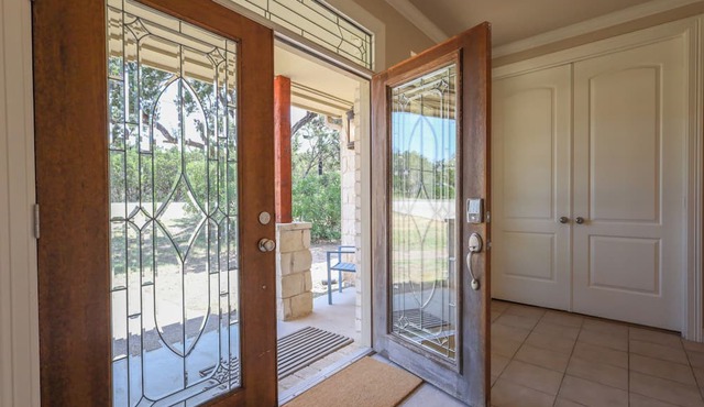 Stunning 5 bedroom with lake access