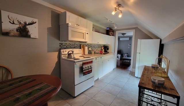 1 bed apartment w/kitchen & outdoor space perfect for exploring Mid Coast Main