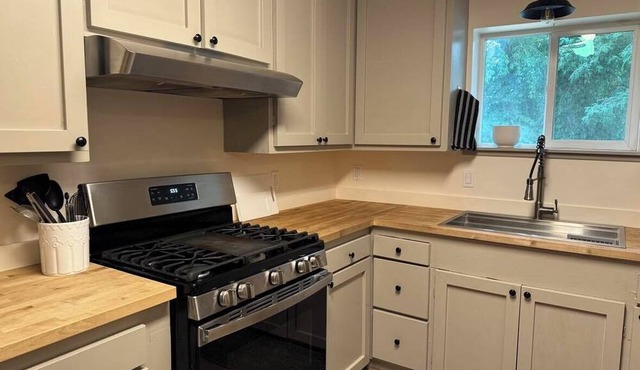 Hop Yard Cottage - Safe & Comfy Mid-term Furnished 30-day min.