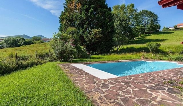 Villa Espelette, 5 bedrooms, 10 persons