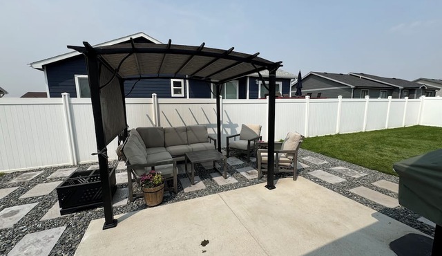 Clean beautiful house 3 minutes from CAM-PLEX & 1 min from Energy Sports Complex