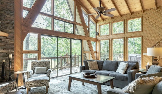 Lakeview Hideaway Chalet