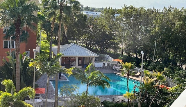 Luxury one bedroom and one bathroom unit with full amenities