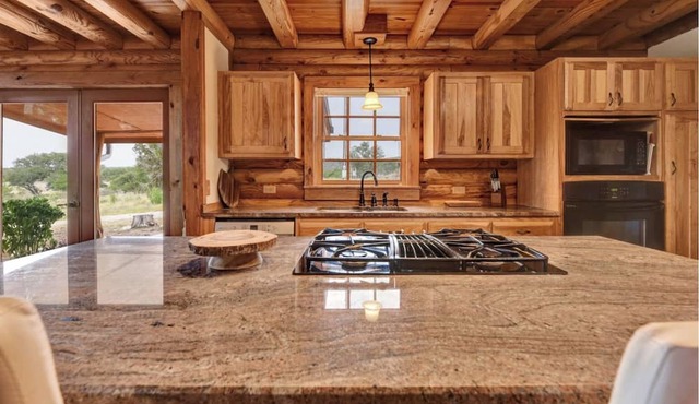 EHAD RANCH 3-bedroom cabin in the Hill Country of Texas