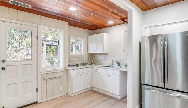 Central Salinas Apartment, Moments to Monterey!