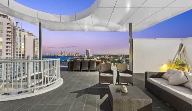 Penthouse Apartment Beachside