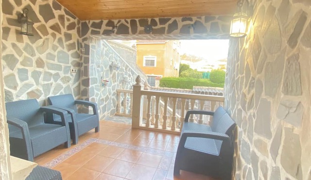 Casa Acogedora con Grandes Espacios y Excelentes Exteriores, Piscina, Barbacoa