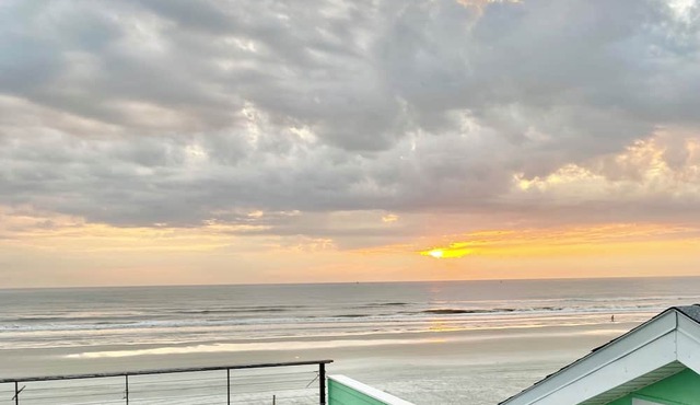 New Smyrna Beach, FL Luxury Escape-Adult Beachfront/Oceanfront-SummerSpecial!