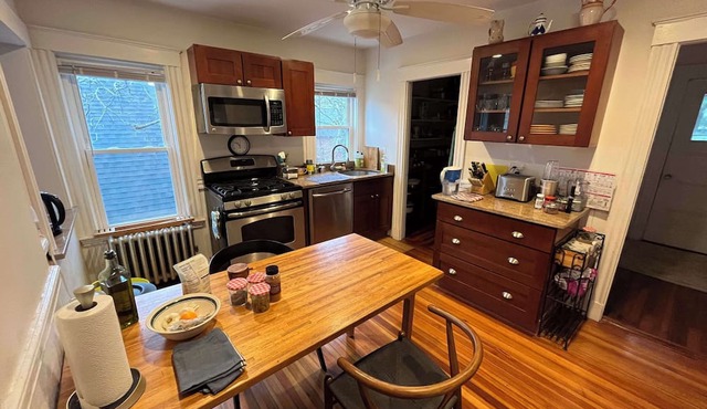 1-bedroom apartment with AC and WiFi in pleasant Cambridge