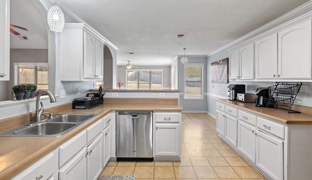 Cozy 4-bedroom house family and pet friendly home in Olive Branch with AC, WiFi