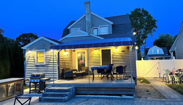 Charming 4 Bedroom House with Pool and tropical backyard Oasis