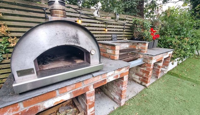 Hot Tub, Free Parking Large Edwardian Home