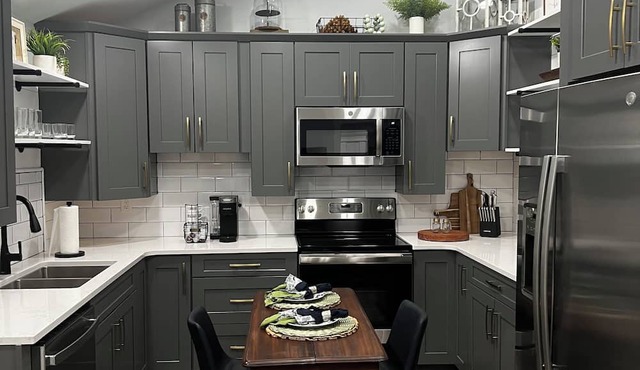 Hillside Charm-Adorable and Charming 2-Bedroom Cottage in Harrison Ohio