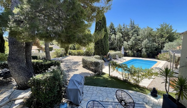 Villa Avec Piscine sur Terrain de 900m2 au Cœur de la Campagne Provençale