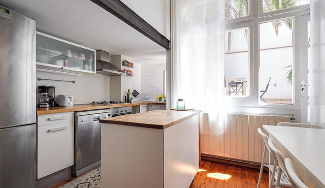 Gran Apto Familiar en Barcelona - 5H + Patio + A/C y Comodidad Para Grupos