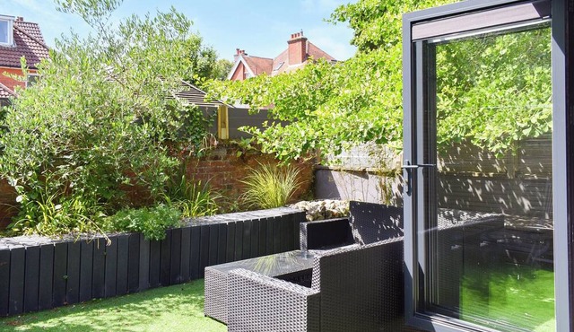 You will adore this stylish cabin, the perfect Hideaway for two.