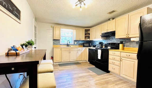 Cozy 3 bedroom house - Monthly Stay Discount