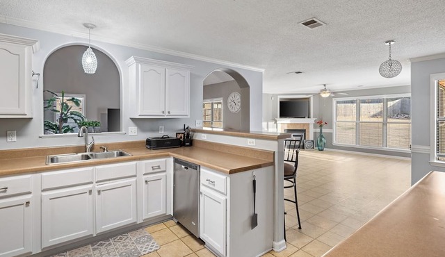 Spacious family friendly 4-bedroom house in Wonderful Olive Branch with AC, WiFi