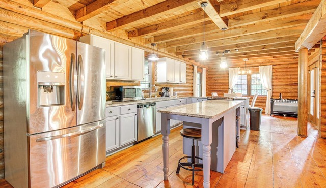 Lakefront Getaway: Pool & Dock ~ 31 Mi to Savannah