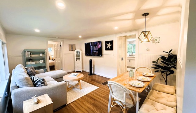 New! Coastal Comfort~Walk to Beach~3bd