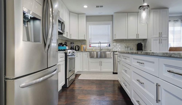 4-bedroom House with Ocean View near NYC Train, Ferry, Waterfront with WiFi, AC