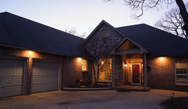 Luxurious 3-bedroom house on Lake.Private dock with great fishing and swimming!