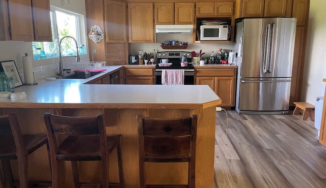 Charming 3-bedroom house on 5 acres with WiFi and AC in delightful Scappoose