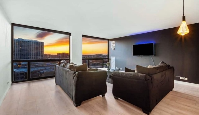 1bedroom condo with fitness room fabulous view literally steps away from Beach