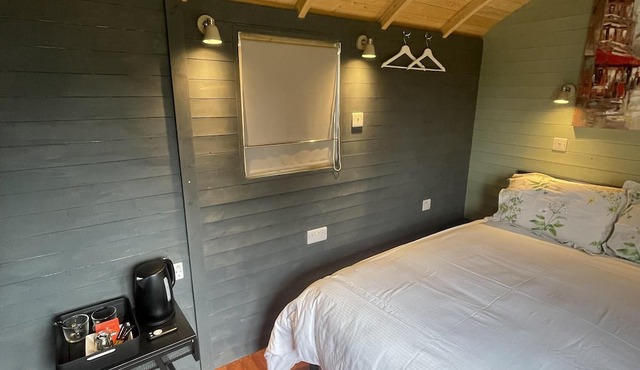 Enchanted Cabin Retreat in Sibford Gower