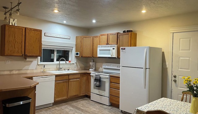 Charming Apartment with AC in Nampa