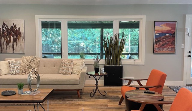 Lovely Mid Century Modern Ranch