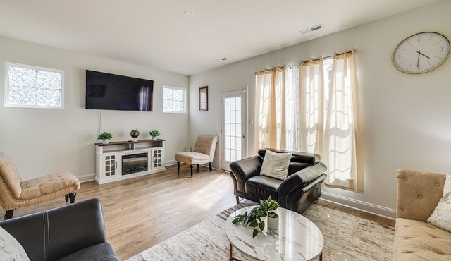 Modern Midlothian Gem: Deck, Near Hiking & Golfing
