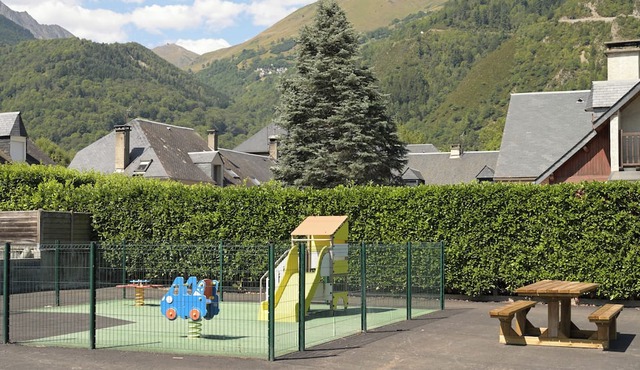 Apartment 'Vielle Aure Le 2 Bers' with Mountain View and Wi-Fi