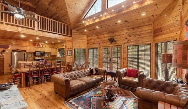 CEDAR LODGE HIDEAWAY: Private pool, private beach, fireplace, & firepit.