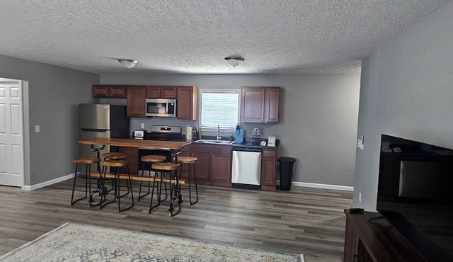 Two bedroom and two bath, with soaker tub downtown in Morehead.