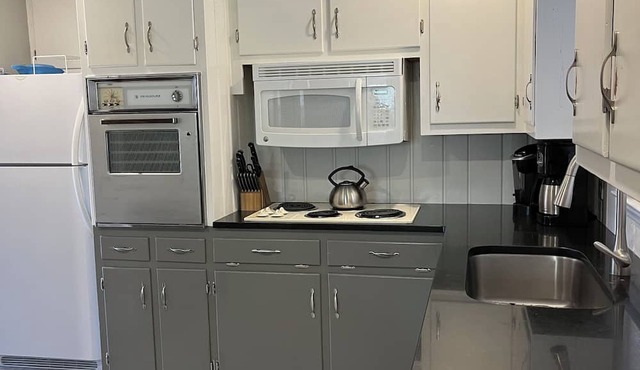 Terrific 3-bedroom house in Elkin, close to town and trails, quiet