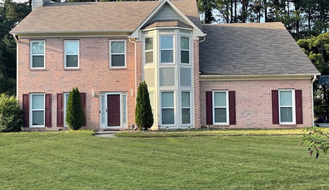 Spacious 4-bedroom house with AC and WiFi in nice Powder Springs