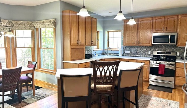 Spacious 6-bedroom house in charming Hudson