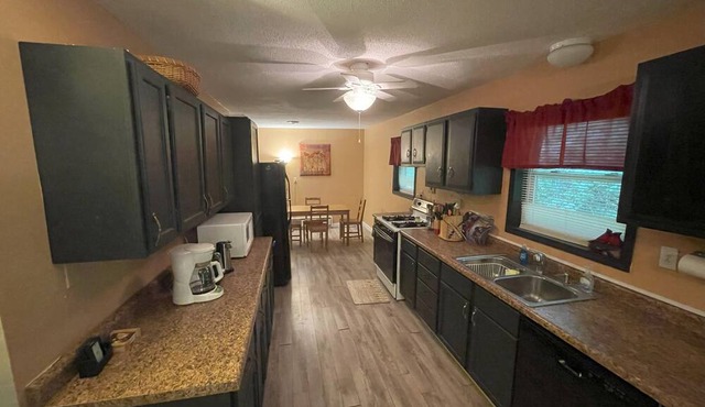 Scenic lower level 1-bedroom apartment in wonderful Springfield with WiFi, AC