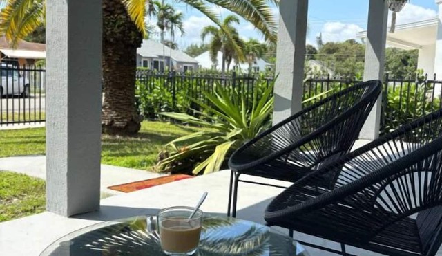 Stylish Miami Oasis: 3Bed, 2Bath with BBQ, Just 15min from the Beach.
