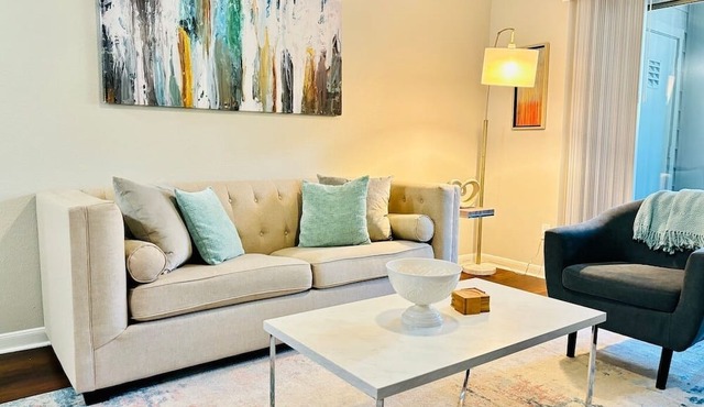 Uptown | Katy Trail 2 King Beds