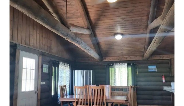 Private 4-bedroom cabin with WiFi, AC in awesome Nye,Mt. Many nearby attractions