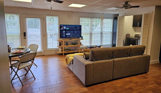 2 bedroom chic private loft in Suwanee
