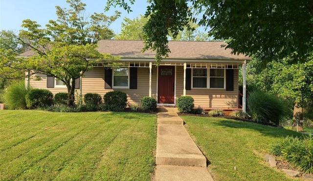 Charming 1-bedroom in basement with AC, WiFi in awesome Ballwin