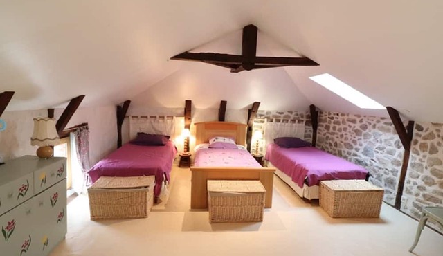 Gite Le Rouget-Pers-Pers, 3 bedrooms, 8 persons